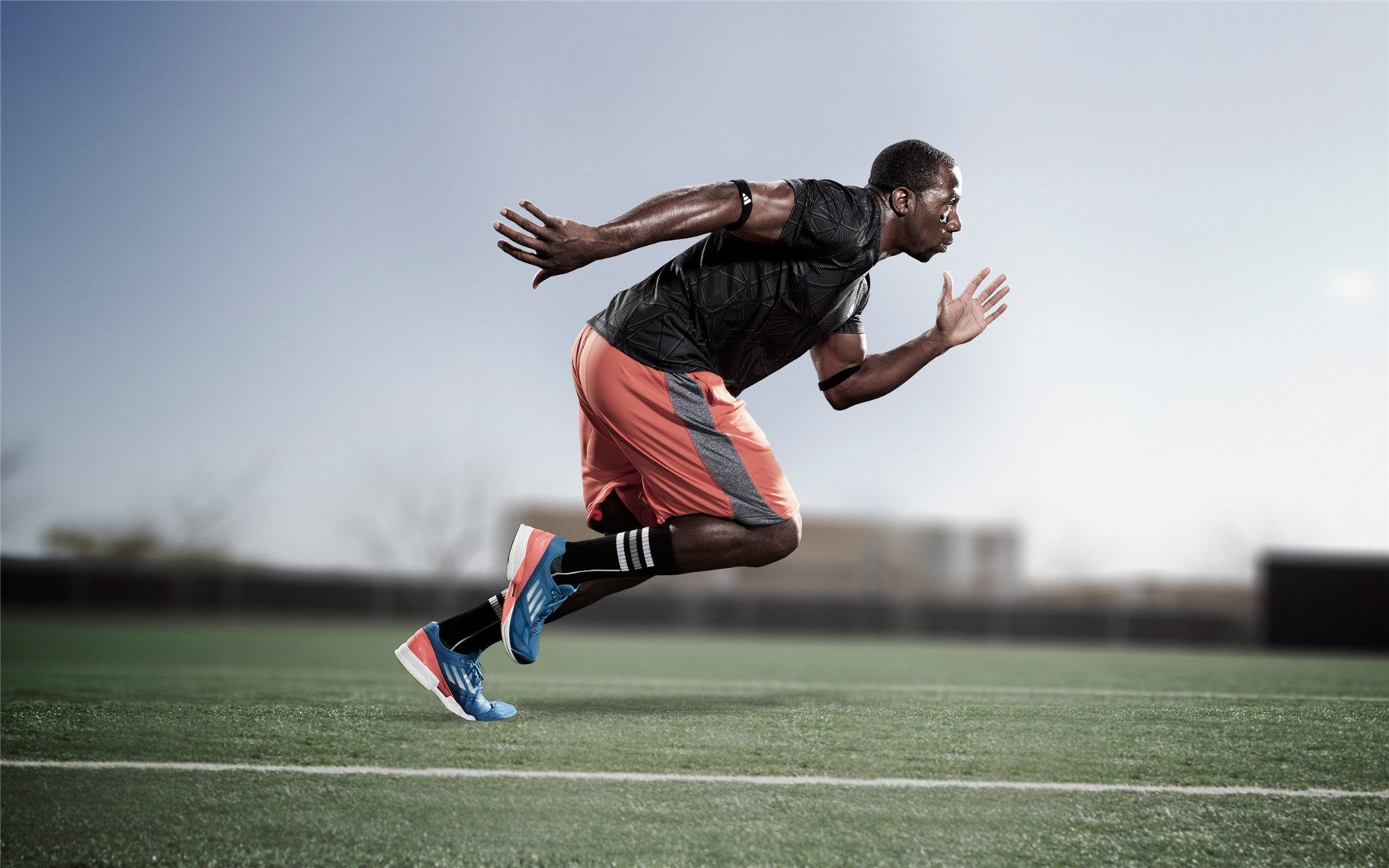 河南建业队在主场作战，期待赢得胜利，河南建业队员