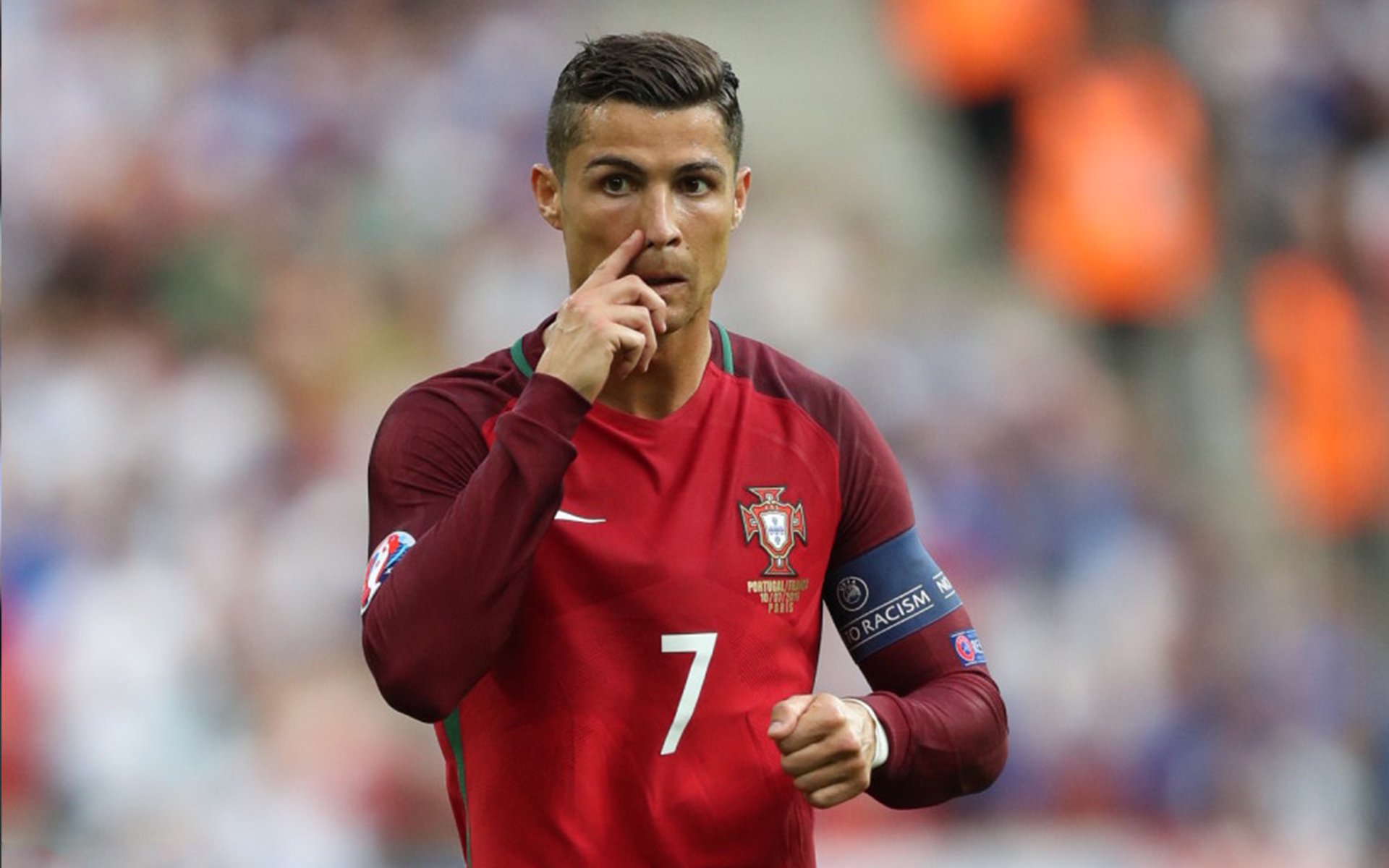 比赛现场掌声如潮，气氛火爆异常，赛场上的掌声